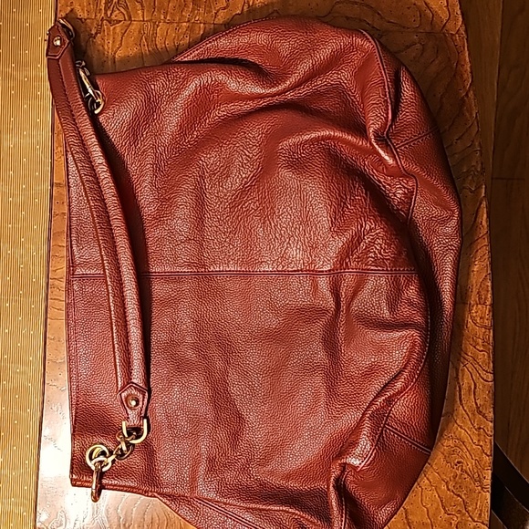 Stylish Red Leather Cuore & Pelle Shoulder Bag - Picture 2 of 9